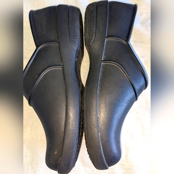 Crocs Women's Slip Resistant Clogs - Picture 4 of 12